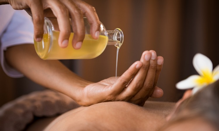 Oil Massage for Ladies